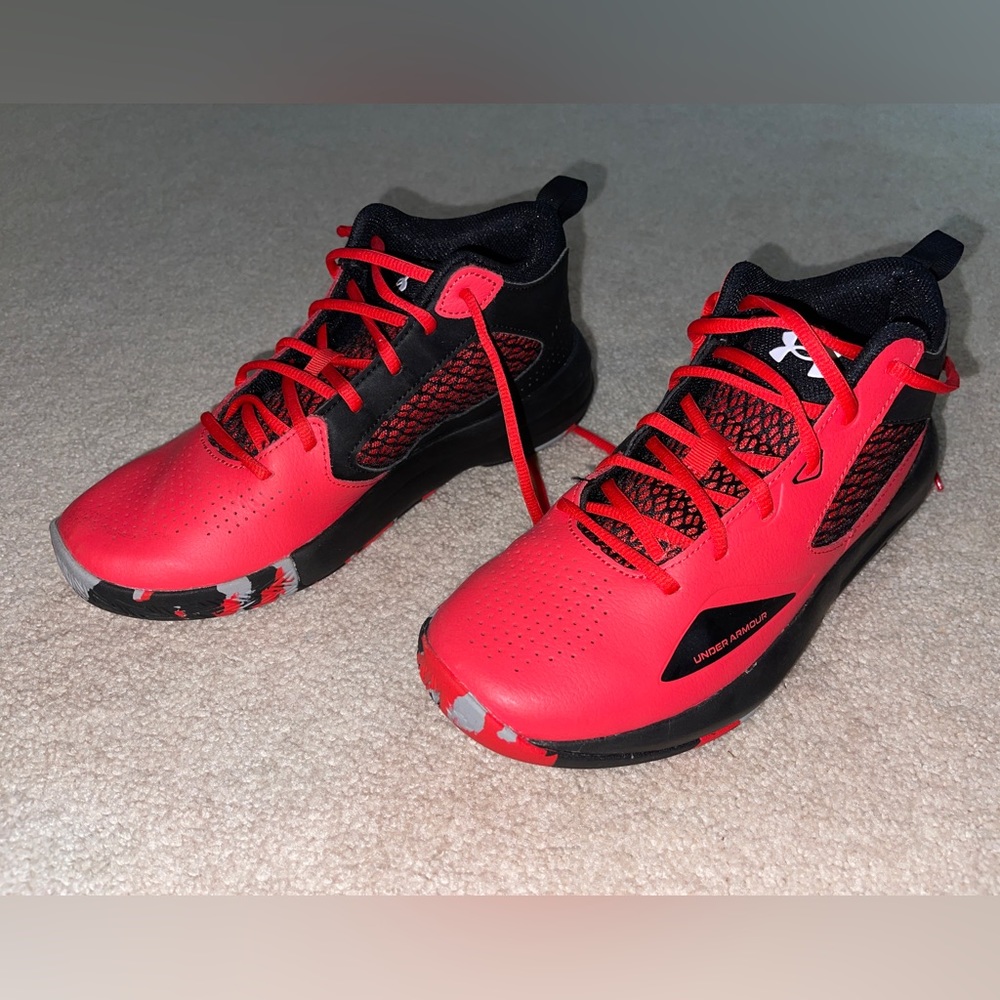 Under Armour Lockdown 5 basketball shoe- like new size Men’s 8